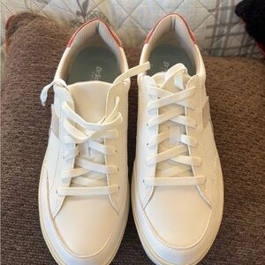 Dr Scholl’s gym shoes
